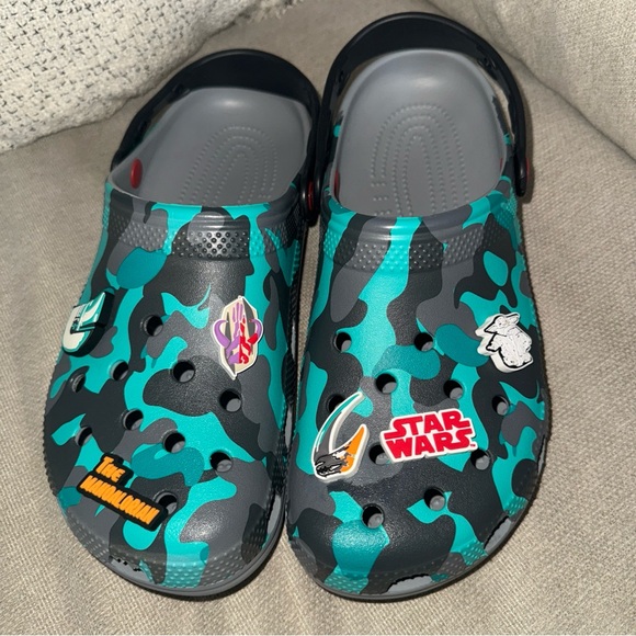 Disney Parks Star Wars Green Camo The Mandalorian Crocs Clogs Men Size 11 NWOT